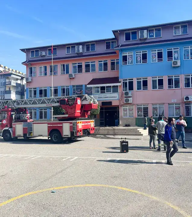 Alanya’da İlkokul Sınıfında Yangın Çıktı! 1
